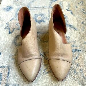 FREE PEOPLE Flat Royale Cut Out Flat Tan Leather Ankle Bootie size 6